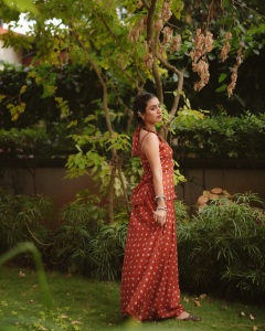 priya-varrier-latest-photos-in-different-outfits-ideas-032