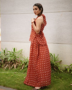 priya-varrier-latest-photos-in-different-outfits-ideas-034