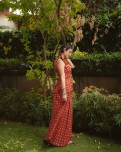 priya-varrier-latest-photos-in-different-outfits-ideas-035