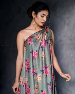 priya-varrier-latest-photoshoot-pictures-001