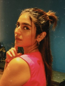 priya-varrier-new-outing-outfit-photos-004