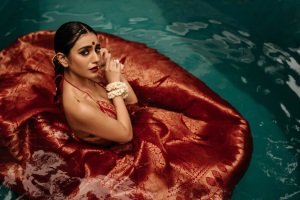 priya-varrier-photoshoot-in-water-new-001