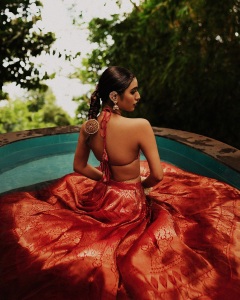 priya-varrier-photoshoot-in-water-new-004