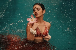 priya-varrier-photoshoot-in-water-new-007