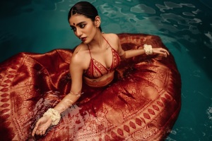 priya-varrier-photoshoot-in-water-new-008