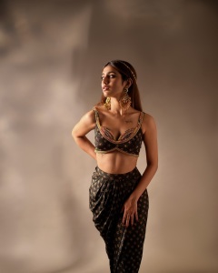 priya-varrier-photoshoot-outfit-ideas-001