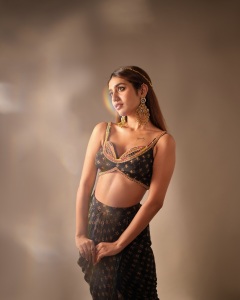 priya-varrier-photoshoot-outfit-ideas-003
