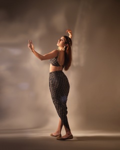 priya-varrier-photoshoot-outfit-ideas-004