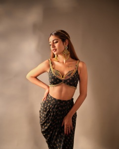 priya-varrier-photoshoot-outfit-ideas-006