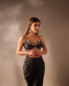 priya-varrier-photoshoot-outfit-ideas-007