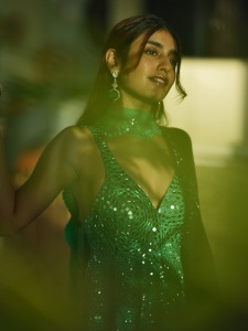 priya-varrier-photoshoot-outfit-ideas-014
