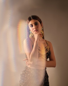 priya-varrier-photoshoot-outfit-ideas