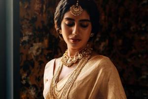 priya-varrier-saree-photos-009