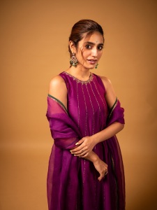priya-warrier-in-violet-colour-party-wear-dressing-ideas-photos-001