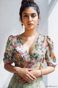 priya warrier photoshoot-001