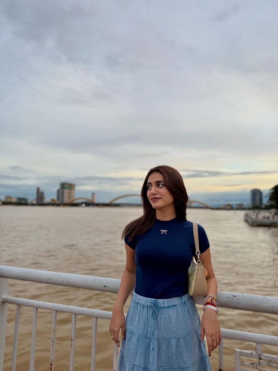 priya-varrier-new-outing-outfit-photos-009