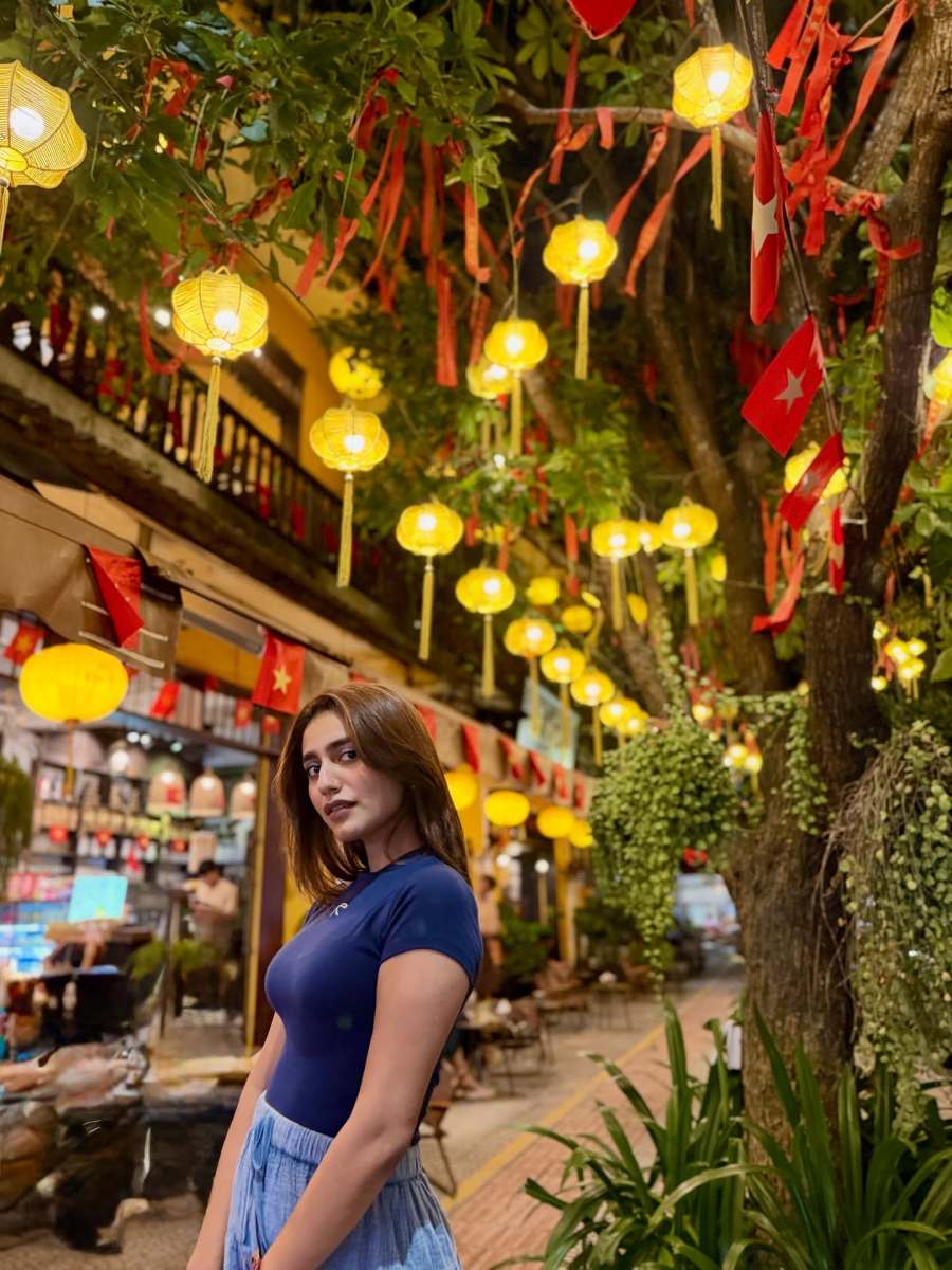 priya-varrier-new-outing-outfit-photos-014