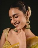 priya-varrier-in-mustard-yellow-hue-with-a-glossy-silk-saree-heavily-embellished-sleeveless-corset-or-bustier-style-blouse-ideas-photos-008