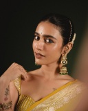 priya-varrier-in-mustard-yellow-hue-with-a-glossy-silk-saree-heavily-embellished-sleeveless-corset-or-bustier-style-blouse-ideas-photos-016
