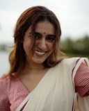 priya-warrier-in-wedding-function-outfit-and-look-ideas-photo-013