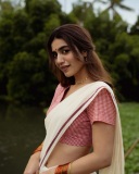 priya-warrier-in-wedding-function-outfit-and-look-ideas-photo-014