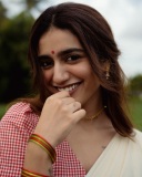 priya-warrier-in-wedding-function-outfit-and-look-ideas-photo-015