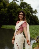 priya-warrier-in-wedding-function-outfit-and-look-ideas-photo-016
