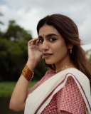 priya-warrier-in-wedding-function-outfit-and-look-ideas-photo-017