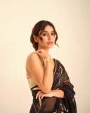 priya-warrier-in-wedding-function-outfit-and-look-ideas-photo-023