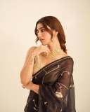 priya-warrier-in-wedding-function-outfit-and-look-ideas-photo-028
