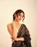 priya-warrier-in-wedding-function-outfit-and-look-ideas-photo-029