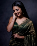 priya-varrier-in-green-saree-photos