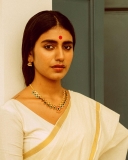 priya-varrier-in-set-saree-images-007