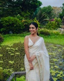 priya-varrier-in-white-saree-with-blouse-style-ideas-photos