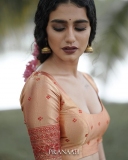 priya-varrier-new-photos-in-onam-dress-2021-001