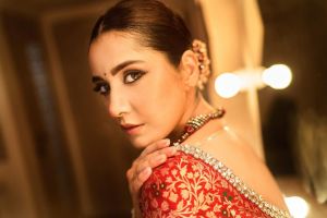 raashi-khanna-IFFI-2021-folk-dance-photos-002