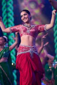 raashi-khanna-IFFI-2021-folk-dance-photos-005