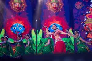 raashi-khanna-IFFI-2021-folk-dance-photos-006