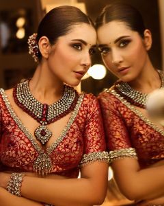 raashi-khanna-IFFI-2021-folk-dance-photos