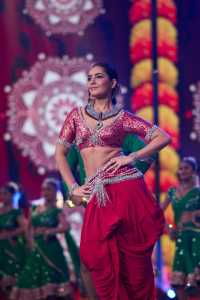 raashi-khanna-folk-dance-photos