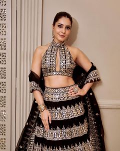raashi-khanna-in-black-heavy-work-lehenga-dress-photos-002
