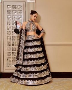 raashi-khanna-in-black-heavy-work-lehenga-dress-photos-006