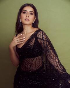 raashi-khanna-in-black-net-saree-photos-latest-001
