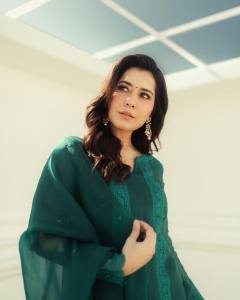 raashi-khanna-in-green-traditional-wear-001
