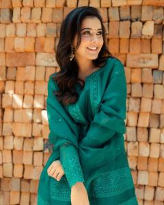 raashi-khanna-in-green-traditional-wear-003