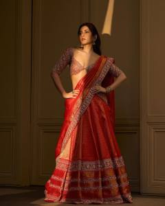 raashi-khanna-in-heavy-embroidery-lehenga-designs-dress-photos-016