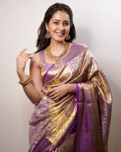 raashi-khanna-in-kanchipuram-saree-photos-latest-001