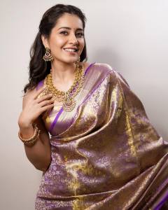 raashi-khanna-in-kanchipuram-saree-photos-latest-005