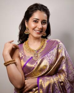 raashi-khanna-in-kanchipuram-saree-photos-latest