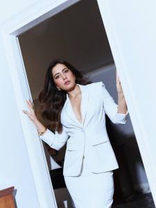 raashi-khanna-in-light-blue-blazer-with-fish-cut-skirt-photos-005